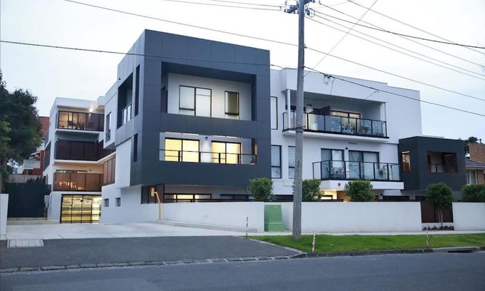 Box Hill Apartment | 136*Light-filled Homely Box Hill Apt*2Bed2BathFreeParking