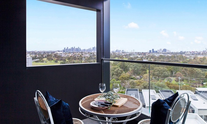 Maribyrnong Apartment | A 2BR Apt With FREE Parking Next to Highpoint