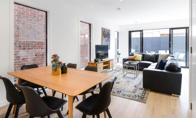 Murrumbeena Hostel | Boutique Stays - Murrumbeena Place 1