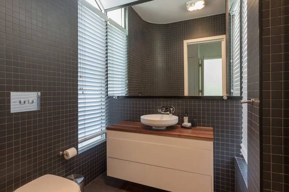 Photo of Bathroom in Albert Park