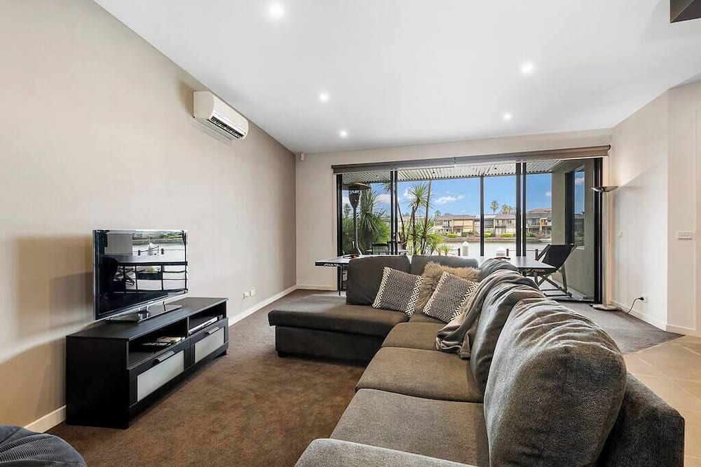 Photo of Livingroom in Patterson Lakes