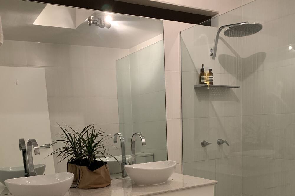 Photo of Bathroom in Patterson Lakes