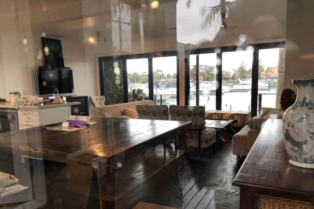 Photo of Kitchen in Patterson Lakes