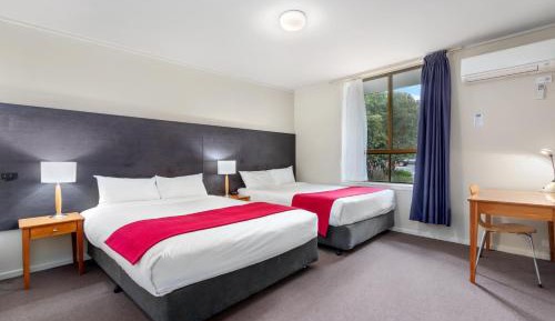 One-Bedroom Apartment Twin
