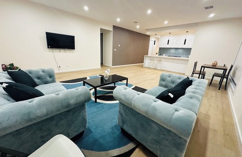 Plumpton House | Brand New 4 x Bedroom Spacious Holiday Home in Melbourne West
