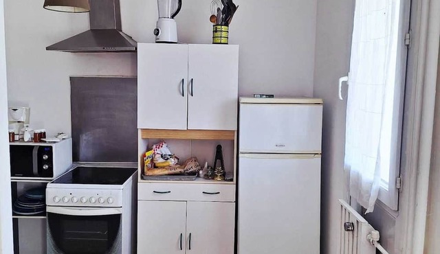 30m² furnished studio for rent